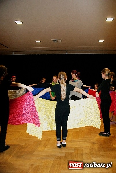 Zdjęcie w galerii na portalu naszraciborz.pl: Warsztaty dla najmłodszych aktorów wiadomości z regionu