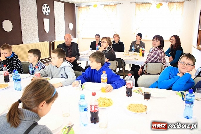 Zdjęcie w galerii na portalu naszraciborz.pl: Krzanowice: Sport łączy pokolenia i narody wiadomości z regionu