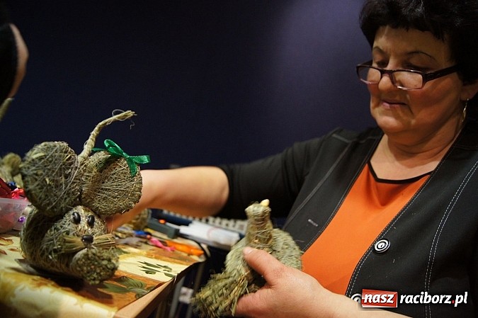 Zdjęcie w galerii na portalu naszraciborz.pl: Z siana tworzyli prawdziwe cuda! wiadomości z regionu