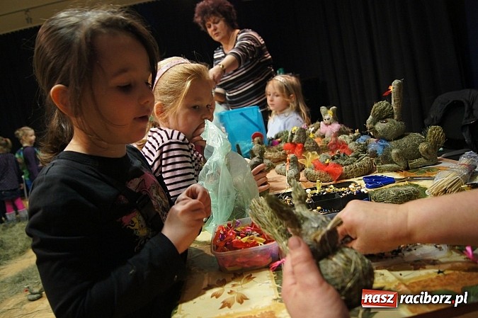Zdjęcie w galerii na portalu naszraciborz.pl: Z siana tworzyli prawdziwe cuda! wiadomości z regionu