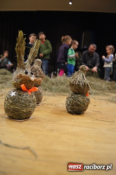 Zdjęcie w galerii na portalu naszraciborz.pl: Z siana tworzyli prawdziwe cuda! wiadomości z regionu
