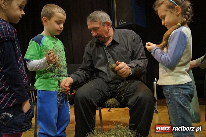 Zdjęcie w galerii na portalu naszraciborz.pl: Z siana tworzyli prawdziwe cuda! wiadomości z regionu