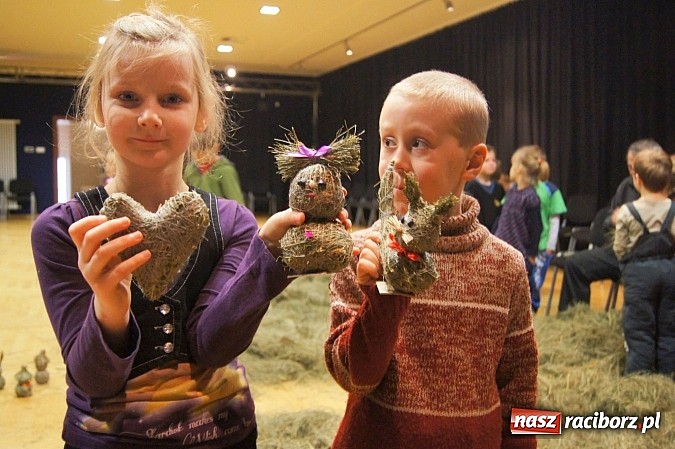 Zdjęcie w galerii na portalu naszraciborz.pl: Z siana tworzyli prawdziwe cuda! wiadomości z regionu