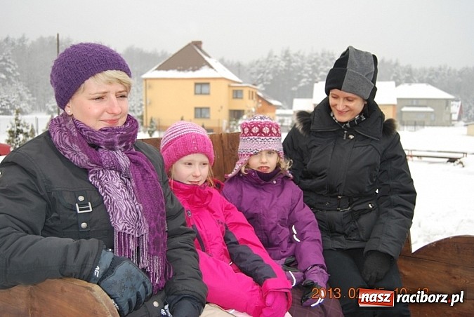 Zdjęcie w galerii na portalu naszraciborz.pl: Dobrze wiedzieli, kiedy spadnie śnieg! wiadomości z regionu