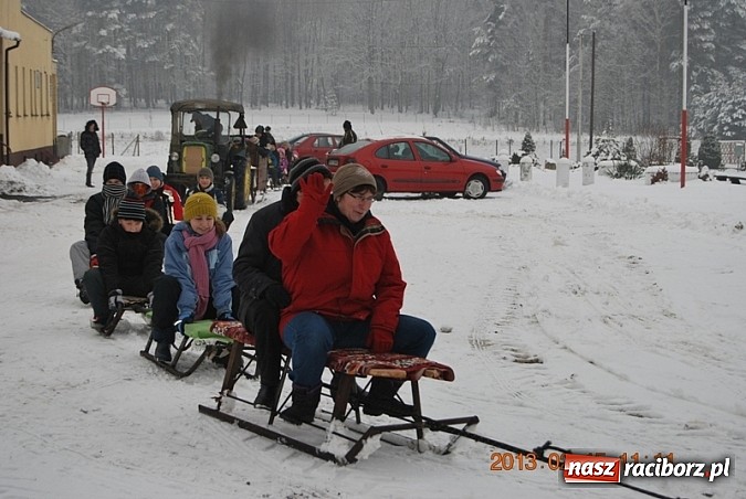 Zdjęcie w galerii na portalu naszraciborz.pl: Dobrze wiedzieli, kiedy spadnie śnieg! wiadomości z regionu