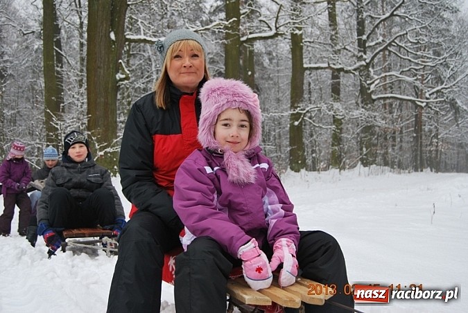 Zdjęcie w galerii na portalu naszraciborz.pl: Dobrze wiedzieli, kiedy spadnie śnieg! wiadomości z regionu