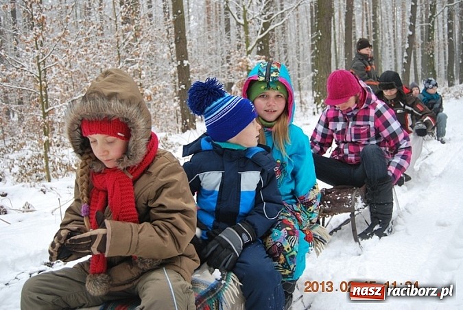 Zdjęcie w galerii na portalu naszraciborz.pl: Dobrze wiedzieli, kiedy spadnie śnieg! wiadomości z regionu
