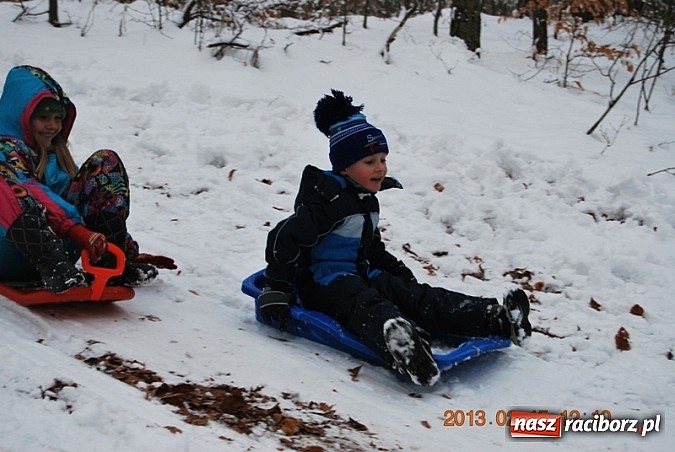 Zdjęcie w galerii na portalu naszraciborz.pl: Dobrze wiedzieli, kiedy spadnie śnieg! wiadomości z regionu
