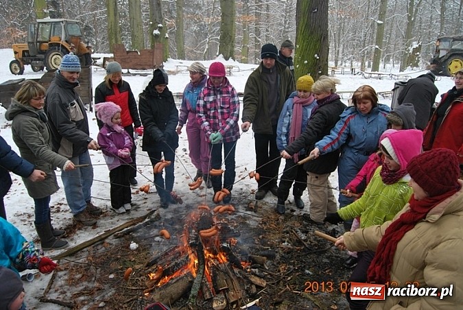 Zdjęcie w galerii na portalu naszraciborz.pl: Dobrze wiedzieli, kiedy spadnie śnieg! wiadomości z regionu