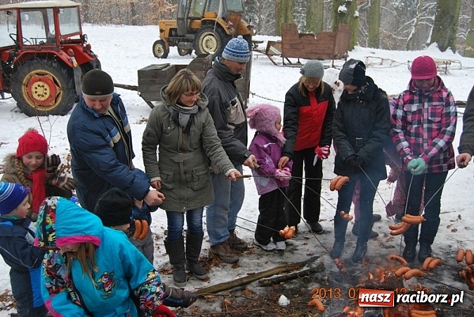 Zdjęcie w galerii na portalu naszraciborz.pl: Dobrze wiedzieli, kiedy spadnie śnieg! wiadomości z regionu