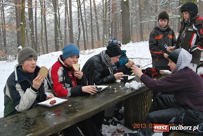 Zdjęcie w galerii na portalu naszraciborz.pl: Dobrze wiedzieli, kiedy spadnie śnieg! wiadomości z regionu