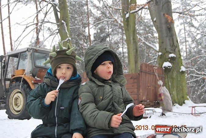 Zdjęcie w galerii na portalu naszraciborz.pl: Dobrze wiedzieli, kiedy spadnie śnieg! wiadomości z regionu