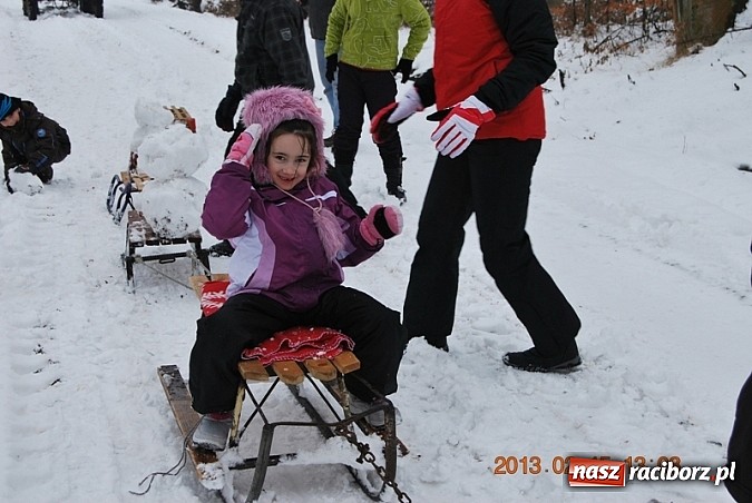 Zdjęcie w galerii na portalu naszraciborz.pl: Dobrze wiedzieli, kiedy spadnie śnieg! wiadomości z regionu