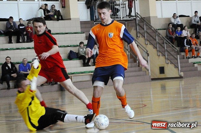 Zdjęcie w galerii na portalu naszraciborz.pl: Rudnik II z pucharem wójta wiadomości z regionu