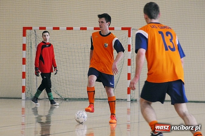 Zdjęcie w galerii na portalu naszraciborz.pl: Rudnik II z pucharem wójta wiadomości z regionu