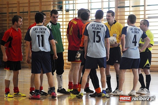 Zdjęcie w galerii na portalu naszraciborz.pl: Rudnik II z pucharem wójta wiadomości z regionu