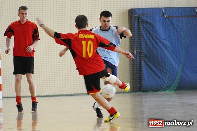 Zdjęcie w galerii na portalu naszraciborz.pl: Rudnik II z pucharem wójta wiadomości z regionu