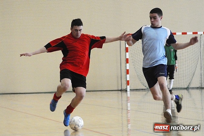 Zdjęcie w galerii na portalu naszraciborz.pl: Rudnik II z pucharem wójta wiadomości z regionu