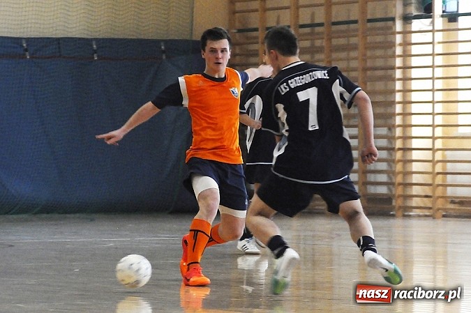 Zdjęcie w galerii na portalu naszraciborz.pl: Rudnik II z pucharem wójta wiadomości z regionu