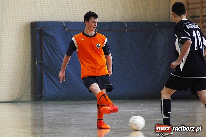 Zdjęcie w galerii na portalu naszraciborz.pl: Rudnik II z pucharem wójta wiadomości z regionu