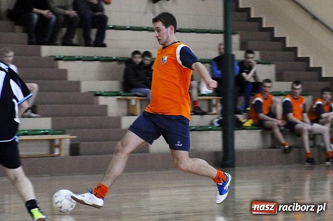 Zdjęcie w galerii na portalu naszraciborz.pl: Rudnik II z pucharem wójta wiadomości z regionu