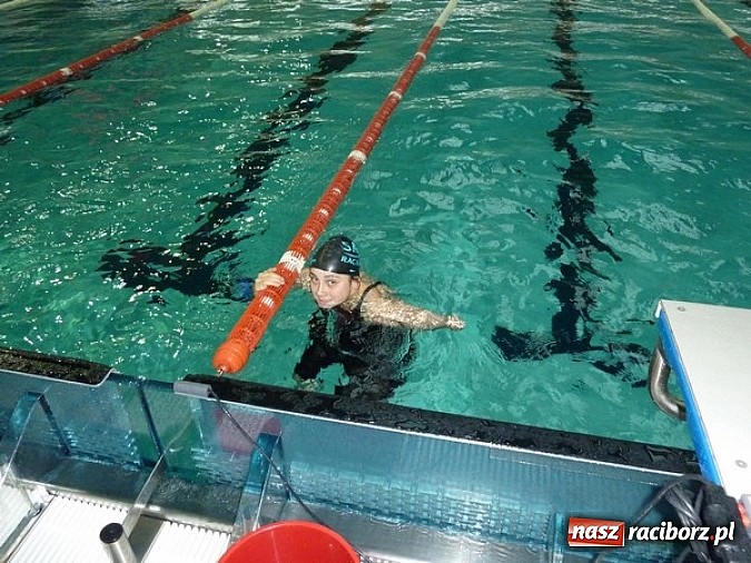 Zdjęcie w galerii na portalu naszraciborz.pl: Pływacka inauguracja w Kozienicach wiadomości z regionu
