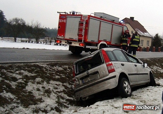 Zdjęcie w galerii na portalu naszraciborz.pl: Kolejne groźne zdarzenie drogowe w Rudach Kolonii Renerowskiej wiadomości z regionu