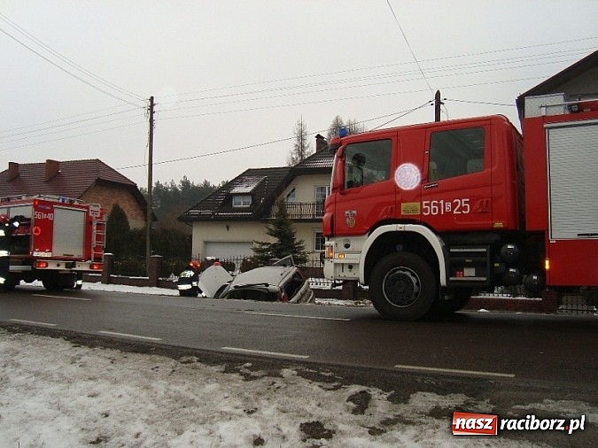 Zdjęcie w galerii na portalu naszraciborz.pl: Kolejne groźne zdarzenie drogowe w Rudach Kolonii Renerowskiej wiadomości z regionu