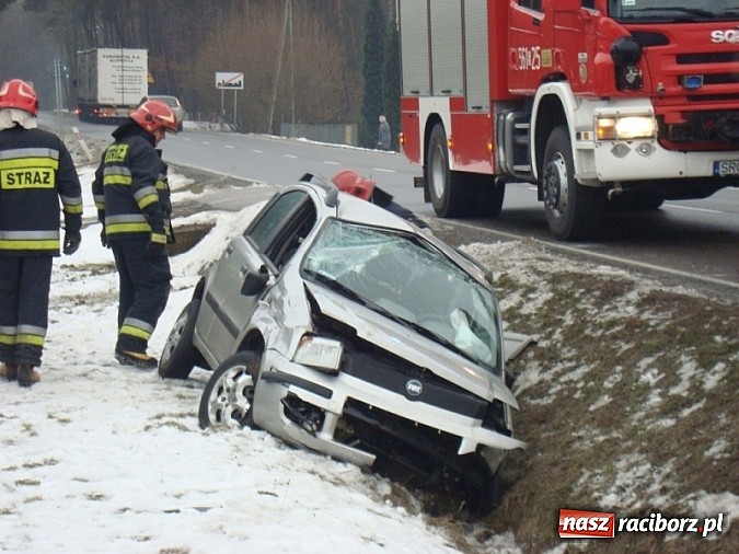 Zdjęcie w galerii na portalu naszraciborz.pl: Kolejne groźne zdarzenie drogowe w Rudach Kolonii Renerowskiej wiadomości z regionu