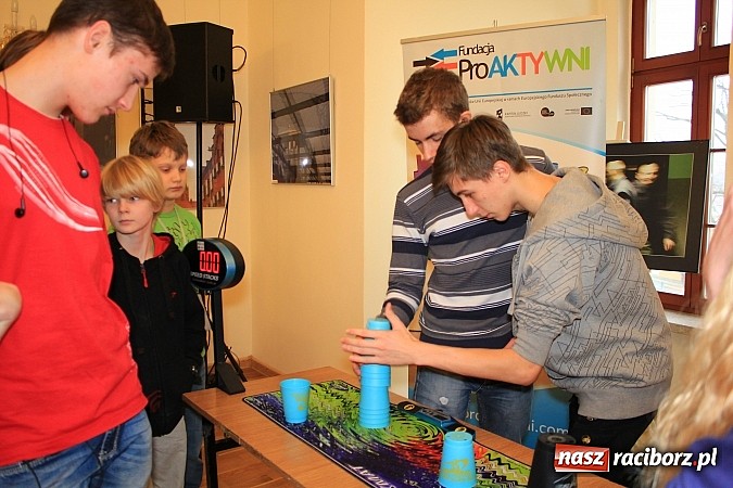 Zdjęcie w galerii na portalu naszraciborz.pl: Speed Stacks, czyli układanie kubków na czas wiadomości z regionu