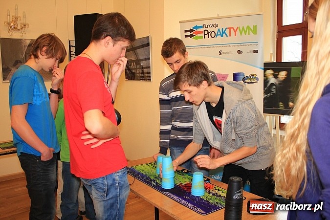 Zdjęcie w galerii na portalu naszraciborz.pl: Speed Stacks, czyli układanie kubków na czas wiadomości z regionu
