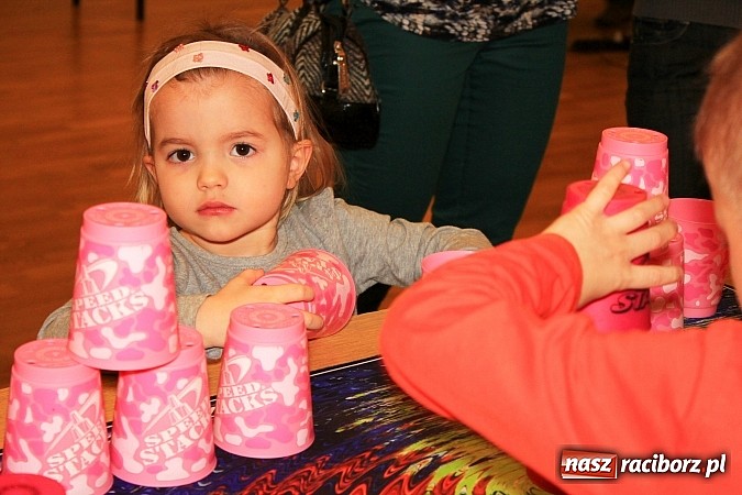 Zdjęcie w galerii na portalu naszraciborz.pl: Speed Stacks, czyli układanie kubków na czas wiadomości z regionu