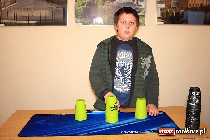 Zdjęcie w galerii na portalu naszraciborz.pl: Speed Stacks, czyli układanie kubków na czas wiadomości z regionu