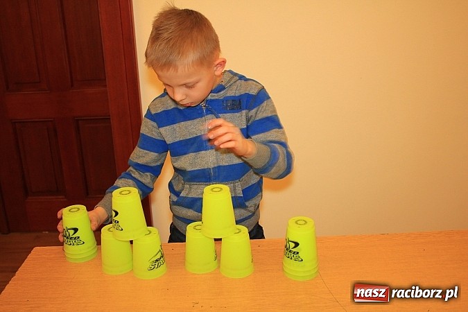 Zdjęcie w galerii na portalu naszraciborz.pl: Speed Stacks, czyli układanie kubków na czas wiadomości z regionu