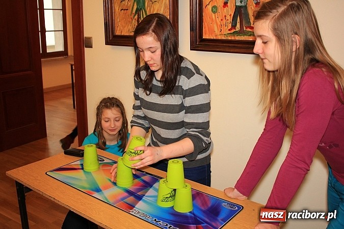 Zdjęcie w galerii na portalu naszraciborz.pl: Speed Stacks, czyli układanie kubków na czas wiadomości z regionu