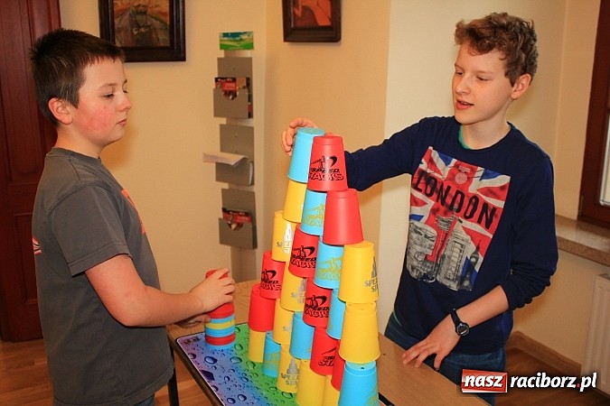 Zdjęcie w galerii na portalu naszraciborz.pl: Speed Stacks, czyli układanie kubków na czas wiadomości z regionu