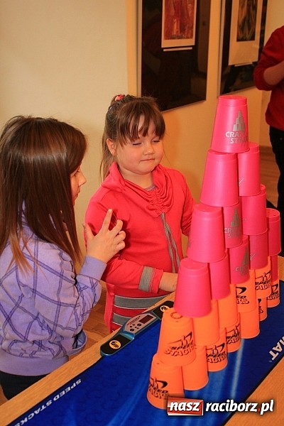 Zdjęcie w galerii na portalu naszraciborz.pl: Speed Stacks, czyli układanie kubków na czas wiadomości z regionu