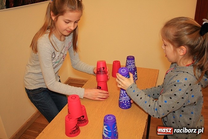 Zdjęcie w galerii na portalu naszraciborz.pl: Speed Stacks, czyli układanie kubków na czas wiadomości z regionu