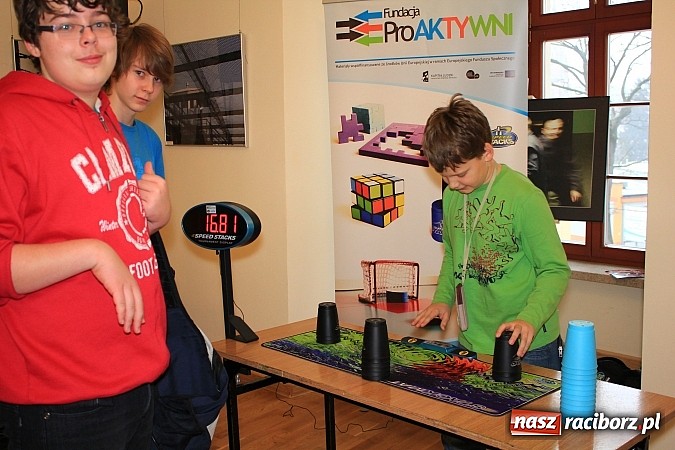 Zdjęcie w galerii na portalu naszraciborz.pl: Speed Stacks, czyli układanie kubków na czas wiadomości z regionu