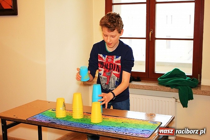 Zdjęcie w galerii na portalu naszraciborz.pl: Speed Stacks, czyli układanie kubków na czas wiadomości z regionu