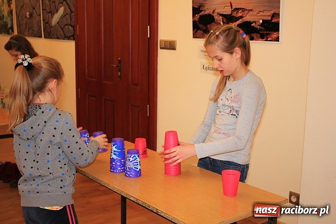 Zdjęcie w galerii na portalu naszraciborz.pl: Speed Stacks, czyli układanie kubków na czas wiadomości z regionu