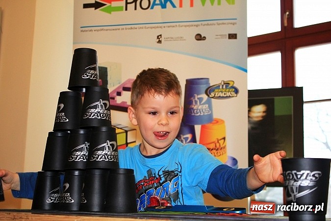Zdjęcie w galerii na portalu naszraciborz.pl: Speed Stacks, czyli układanie kubków na czas wiadomości z regionu