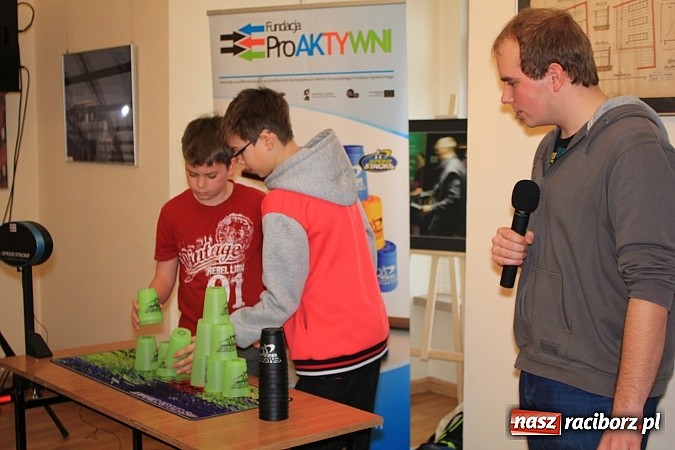 Zdjęcie w galerii na portalu naszraciborz.pl: Speed Stacks, czyli układanie kubków na czas wiadomości z regionu