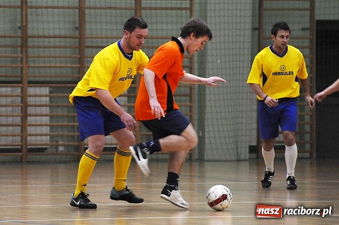 Zdjęcie w galerii na portalu naszraciborz.pl: Canarinhos z Bad Boys na remis wiadomości z regionu