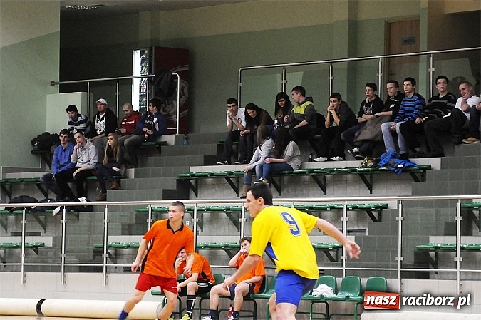 Zdjęcie w galerii na portalu naszraciborz.pl: Canarinhos z Bad Boys na remis wiadomości z regionu