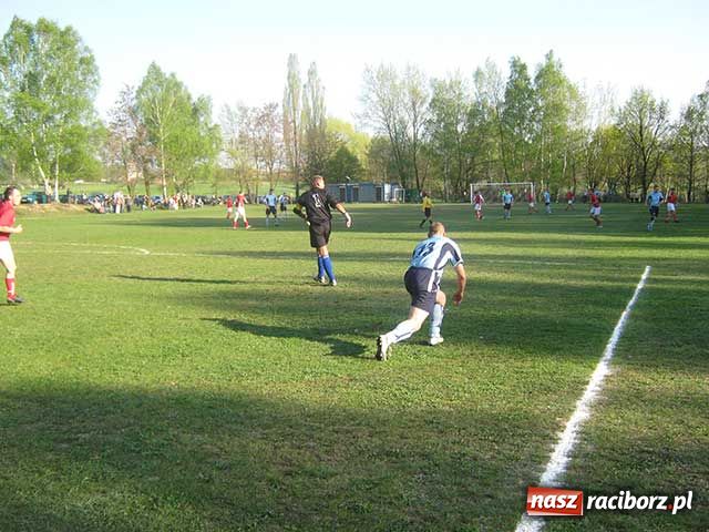 Zdjęcie w galerii na portalu naszraciborz.pl: Babice coraz bliżej C klasy wiadomości z regionu