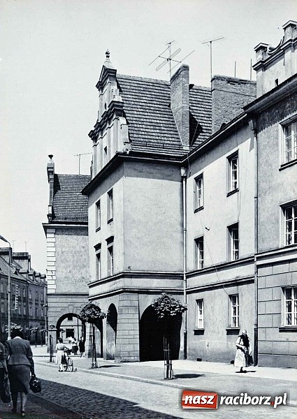 Zdjęcie w galerii na portalu naszraciborz.pl: Dyskusja o ulicy Długiej. Spójrzmy najpierw jak dawniej wyglądała wiadomości z regionu