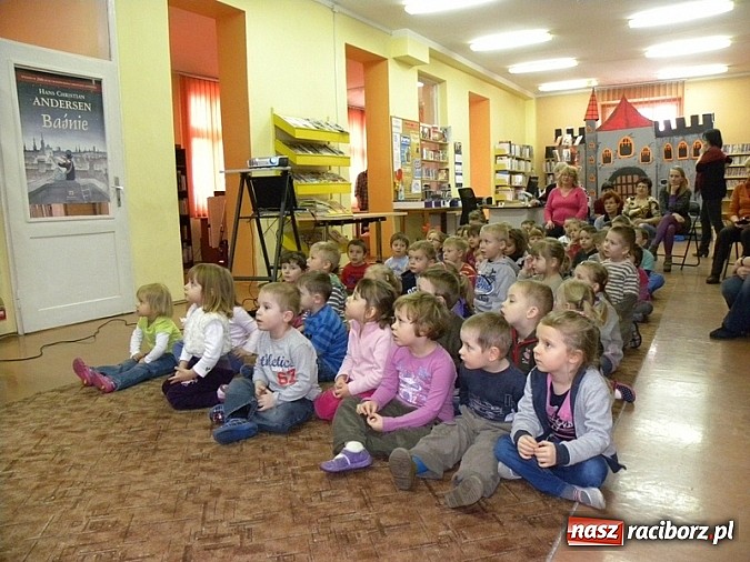 Zdjęcie w galerii na portalu naszraciborz.pl: Miau, co byś kotku chciał…, czyli Dzień Kota w bibliotece wiadomości z regionu