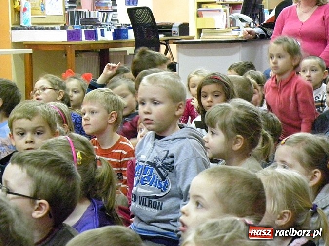 Zdjęcie w galerii na portalu naszraciborz.pl: Miau, co byś kotku chciał…, czyli Dzień Kota w bibliotece wiadomości z regionu