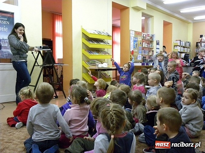 Zdjęcie w galerii na portalu naszraciborz.pl: Miau, co byś kotku chciał…, czyli Dzień Kota w bibliotece wiadomości z regionu